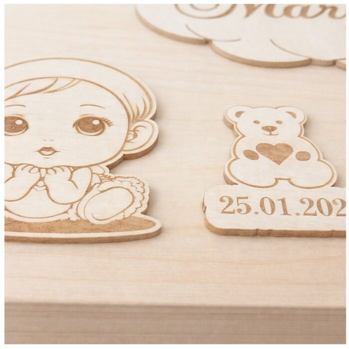 Bok drewnianego kuferka wspomnień z naturalnego drewna do przechowywania pamiątek