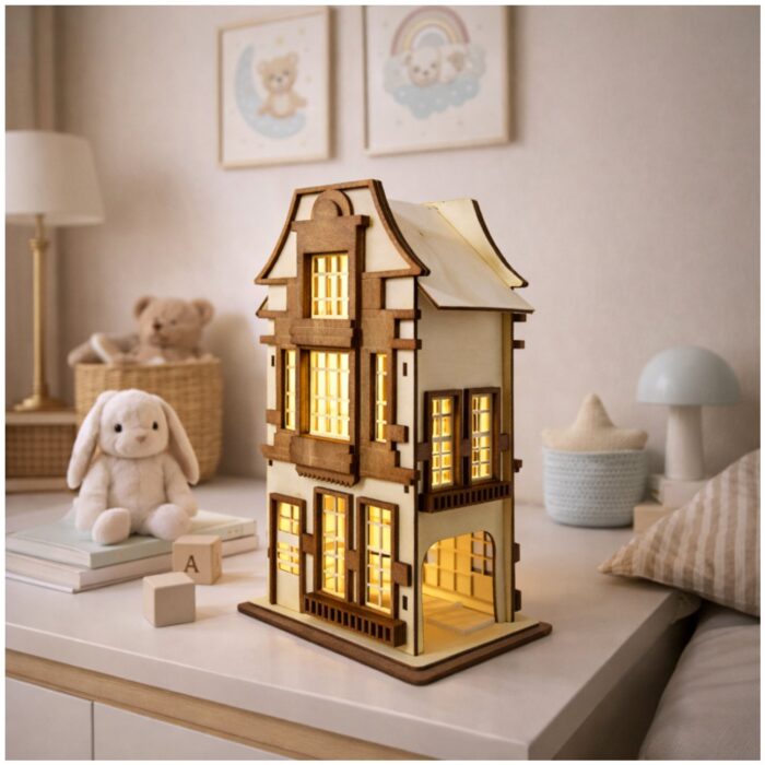 Drewniany lampion domek ze sklejki z laserowo wycinanymi oknami i dekoracyjną fasadą