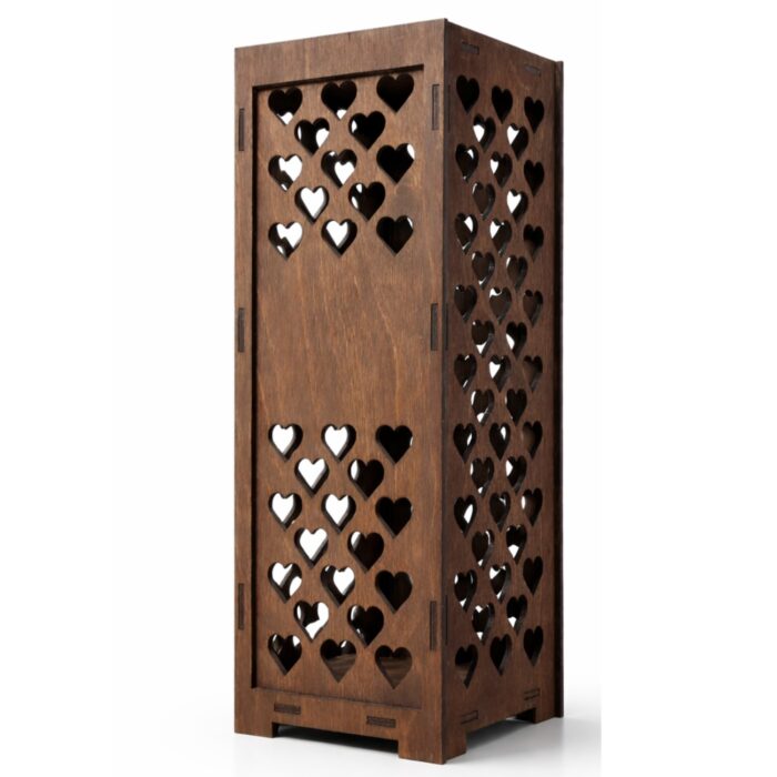 Drewniana skrzynka na wino z grawerem z serduszkami wykonana ze sklejki